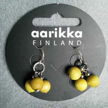 アーリッカ（aarikka）−【白樺】3連（黄緑）のピアス−